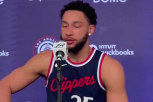 西蒙斯此前采訪時(shí)透露：去年曾考慮退役，最終還是堅(jiān)持下來