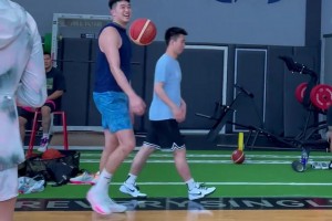 秀??！張常寧曬和老公冠希二傳手配合助攻扣籃：情人節(jié)快樂！