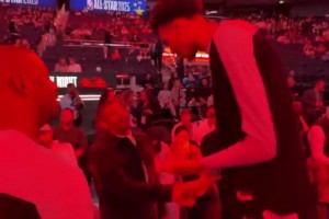 1米60博格斯和2米21文班同框 一旁的保羅都顯得高大了??