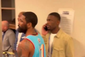 真的皮！奧尼爾隊(duì)奪冠后，歐文抱著獎(jiǎng)杯到巴克利隊(duì)炫耀一番！??