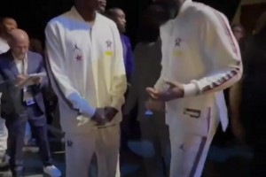 登哥這是在教華子什么奇奇怪怪的東西??