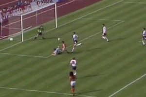 完美中鋒！范巴斯滕88年歐洲杯對(duì)英格蘭的神級(jí)演出