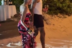 ??小字母：爸！墊他！讓他嚇我