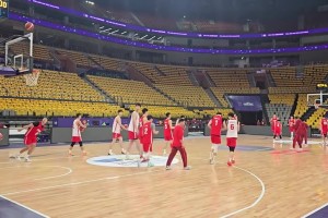 周琦領(lǐng)銜的國家隊(duì)全新陣容進(jìn)行賽前熱身，全力備戰(zhàn)！