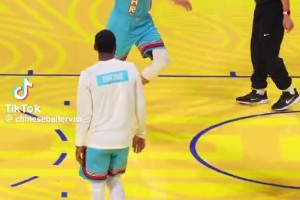 現(xiàn)役球感和技術(shù)最好的兩個后衛(wèi)了吧？歐文&庫里在全明星交流技巧