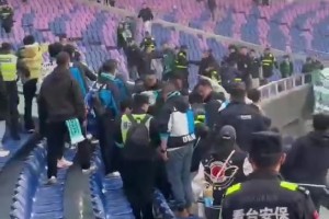 不和諧??浙江球迷和大連球迷賽后發(fā)生沖突