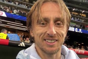 ??魔笛發(fā)來(lái)問候：哈嘍美凌格，很高興主場(chǎng)贏球，感謝大伙支持！