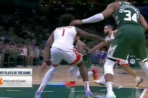 今天恩怨局！去年11月利拉德生死時(shí)刻戴表！拉桿上籃準(zhǔn)絕殺火箭