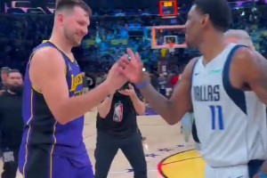 俠蜜的意難平！東契奇與歐文賽后再度花式握手手勢&擁抱交談