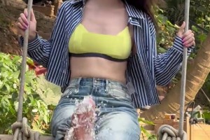 這尺度得打碼??美娜：恰逢春日 一束鮮花 一面春光??