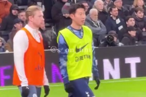 老朋友了！德布勞內和孫興慜關系真的太好了！