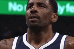 實(shí)在太疼了！??歐文強(qiáng)忍傷痛執(zhí)行罰球時(shí)，眼角好像流下了淚水