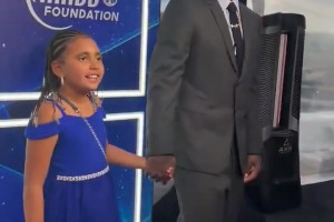 歐文與女兒參加小牛隊(duì)舞會(huì)~