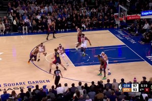 姚明：當(dāng)時(shí)年少輕狂 我和大郅在過(guò)道上擦肩而過(guò) 互不打招呼~