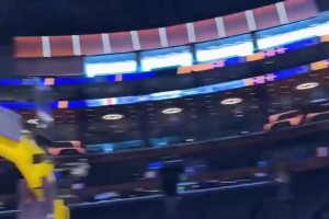 當?shù)弥獨W文前交叉韌帶撕裂賽季報銷之后 記者女兒傷心落淚