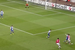 重炮轟門！斯內(nèi)德在2008歐洲杯上對(duì)法國(guó)的世界波??