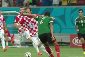 群主的硬實力！還記得拉基蒂奇這次腳后跟妙傳嗎