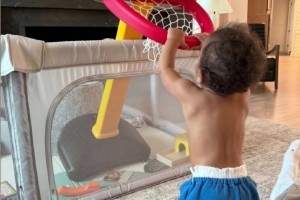 大家都在逗小孩，只有KD在背打！KD：感受我的無差別單打吧！