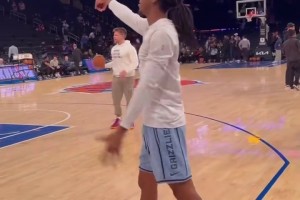 難以想象！近距離看莫蘭特?zé)嵘?，感覺還是挺瘦的！