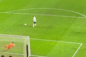 球迷們的狂歡！現(xiàn)場直拍流浪者點球大戰(zhàn)中獲勝后的瘋狂時刻！