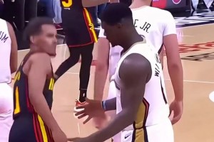 特雷-楊撞上錫安把眼鏡撞掉，胖虎紋絲不動(dòng)~