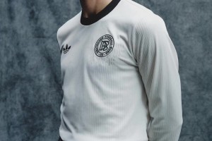 穆勒這身裝扮長(zhǎng)得太標(biāo)準(zhǔn)了，要是當(dāng)年肯定是個(gè)大官??