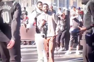 宇宙級(jí)名場(chǎng)面！籃網(wǎng)時(shí)期西蒙斯的逆天三不沾！