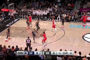 偶像我不怪你??愛(ài)德華茲空中搶球 面部與手肘相撞杜蘭特退場(chǎng)