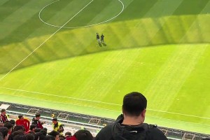 網(wǎng)友分享帶娃去大連主場遠(yuǎn)征，三層看臺把小朋友嚇哭??