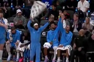 把毛巾揮出新境界！米爾斯：出門在外，戲份都是自己給的??