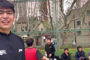 各種虐菜?。〖智騿T魯吐布拉現(xiàn)身野球場(chǎng)打球~