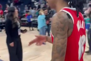 笑死！莫蘭特賽后與華子握手，竟然也是比出“手槍”的手勢(shì)??