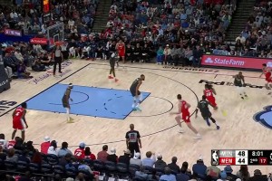 神仙好腰！莫蘭特對(duì)抗戈貝爾高難滯空挑籃，隨后又端起新武器??