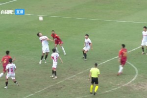 尷尬，中甲青島紅獅中衛(wèi)孫錫鵬解圍失誤+烏龍助攻送對(duì)手讀秒絕殺