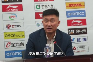 杜鋒回應(yīng)長時間使用三后衛(wèi)：沒發(fā)現(xiàn)任駿飛受傷了嗎？杜潤旺感冒了