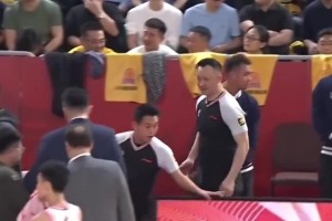 被聯(lián)盟罰款2萬！杜鋒上場怒噴主裁判：CTMD，對面拉人你不判