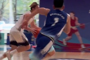 網紅柯基狗預測船掘大戰(zhàn)：快船先輸兩局再扳平贏下天王山 搶七勝