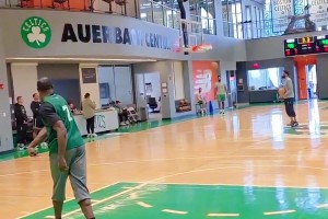 布朗頭發(fā)怎么這樣了??