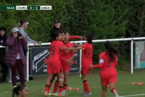 中國女足獲得點球！方珍珠主罰命中先下一城！