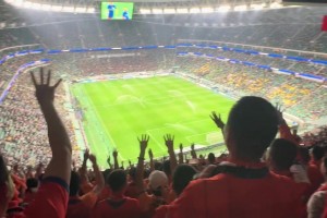 揭傷疤??！泰山球迷用手比并高呼4：4