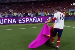 刻在足壇歷史的名場(chǎng)面！12年歐洲杯決賽拉莫斯的斗牛舞！