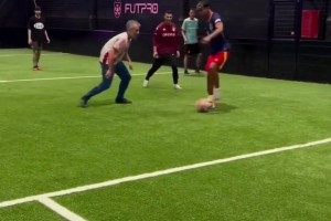 降維打擊！亞馬爾在朋友們面前展示球技??