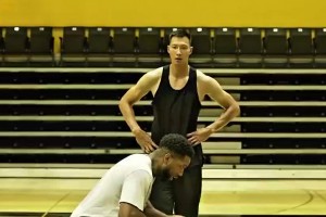 魔鬼肌肉+爆炸彈跳+穩(wěn)定投射！50年出一個(gè)易建聯(lián)不是開(kāi)玩笑