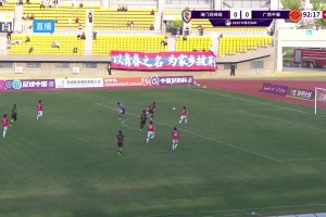 離譜??，足協(xié)杯南通門將超巨失誤送對手讀秒絕殺，隊友原地石化