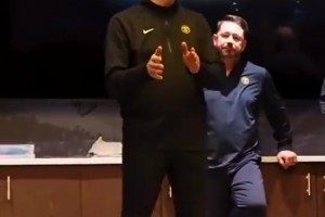 下黑腳啊??薩卡被踩這下看著真疼，伊鎮(zhèn)球員被直紅罰下