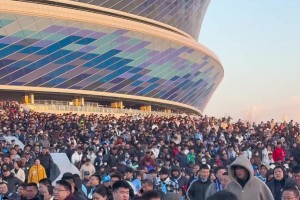 這場(chǎng)面！不擠不趕6萬(wàn)球迷有序退場(chǎng)，大連把“文明”寫進(jìn)足球DNA！