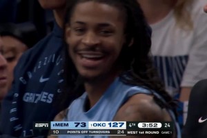 啊？灰熊落后54分全隊悶悶不樂，場下莫蘭特竟然大笑了起來??