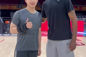 王嘉琦采訪阿爾德里奇問明日掘船G3誰會贏？阿德：快船會贏~