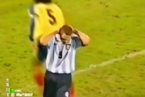 ??一場(chǎng)比賽罰丟三個(gè)點(diǎn)球！足壇史上找不出第二個(gè)了吧！