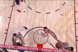 哥倆一起抽象??西蒙斯拋投詭異三不沾 威少撿籃板也黃油手出界